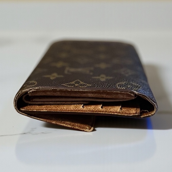 Louis Vuitton Brown Long Wallet – Pre-Loved, Needs Interior Care - Picture 4 of 15